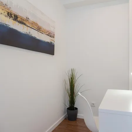 Host Wise - Sunny Bright Flat W Balcony * Porto