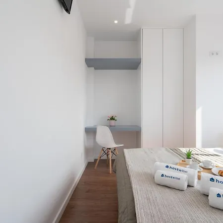 Host Wise - Sunny Bright Flat W Balcony Apartman