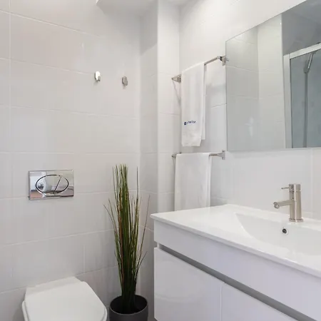 Apartment Host Wise - Sunny Bright Flat W Balcony