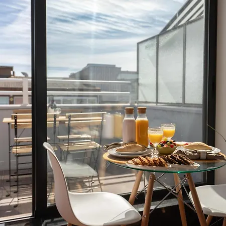 Host Wise - Sunny Bright Flat W Balcony *