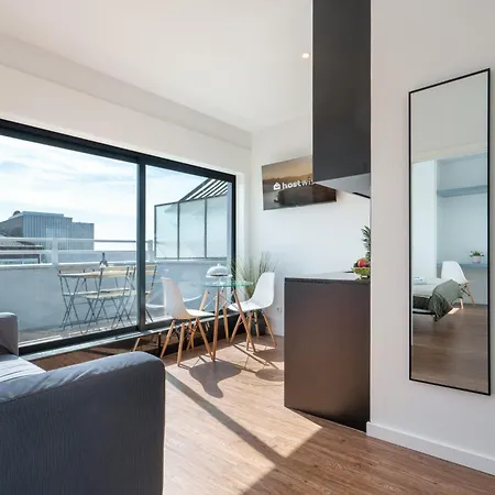 Host Wise - Sunny Bright Flat W Balcony Apartment *
