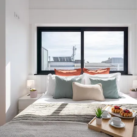 Host Wise - Sunny Bright Flat W Balcony