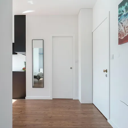 Apartment Host Wise - Sunny Bright Flat W Balcony