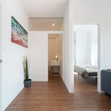 Host Wise - Sunny Bright Flat W Balcony Apartman