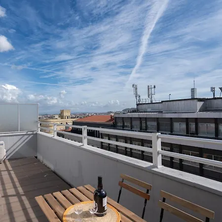 Host Wise - Sunny Bright Flat W Balcony Apartment