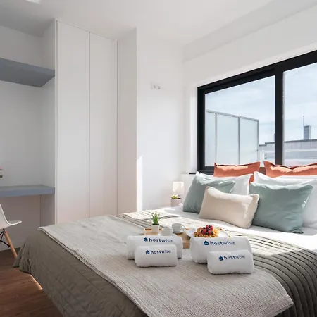 Host Wise - Sunny Bright Flat W Balcony Apartment *