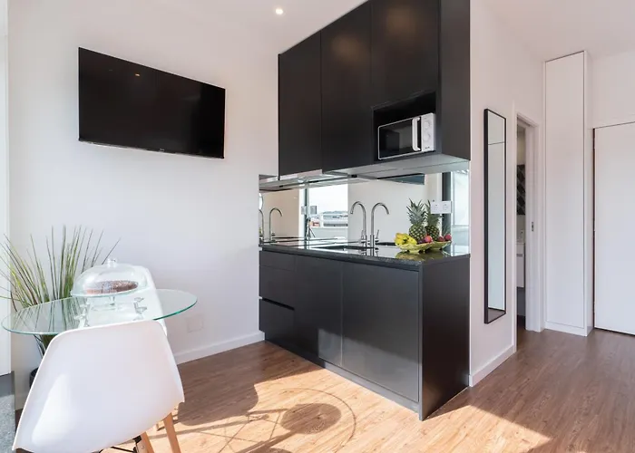 Daire Host Wise - Sunny Bright Flat W Balcony