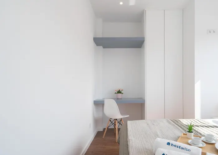 Daire Host Wise - Sunny Bright Flat W Balcony *