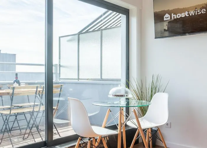 Daire Host Wise - Sunny Bright Flat W Balcony *