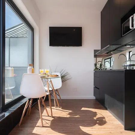 Host Wise - Sunny Bright Flat W Balcony * Oporto
