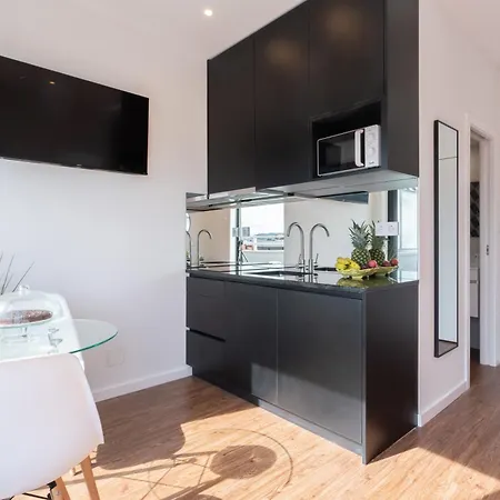 Host Wise - Sunny Bright Flat W Balcony * Oporto