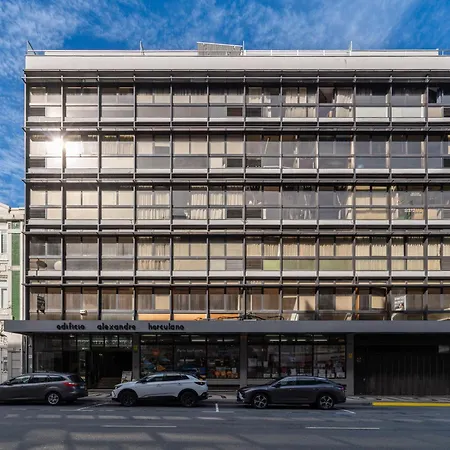 Host Wise - Sunny Bright Flat W Balcony Apartment *