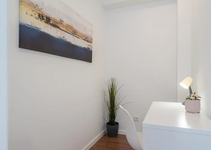 Host Wise - Sunny Bright Flat W Balcony * Porto