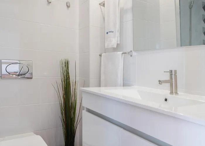 Apartament Host Wise - Sunny Bright Flat W Balcony Porto