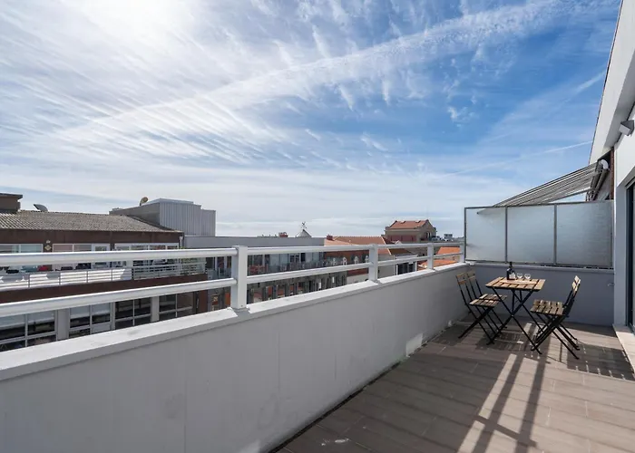 Host Wise - Sunny Bright Flat W Balcony