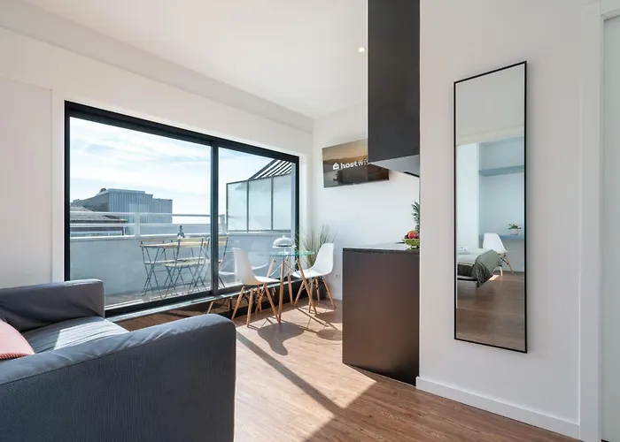 Host Wise - Sunny Bright Flat W Balcony * Oporto